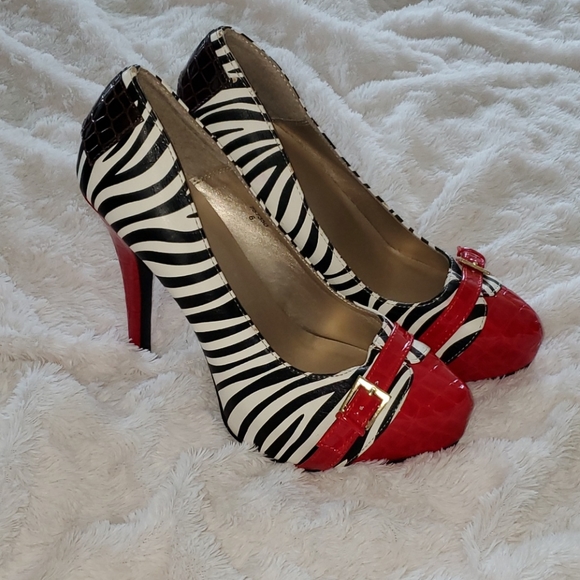 Qupid Shoes - 💋Zebra animal print stilettos size 6